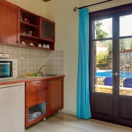 Апартаменты Group Accomodation, Heliopetra And *